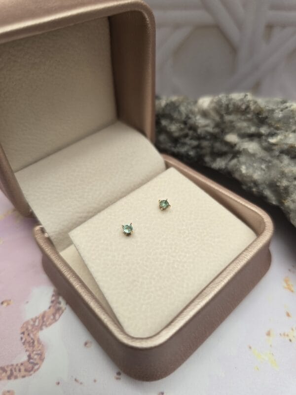 Topitos Oro 18k con Esmeralda